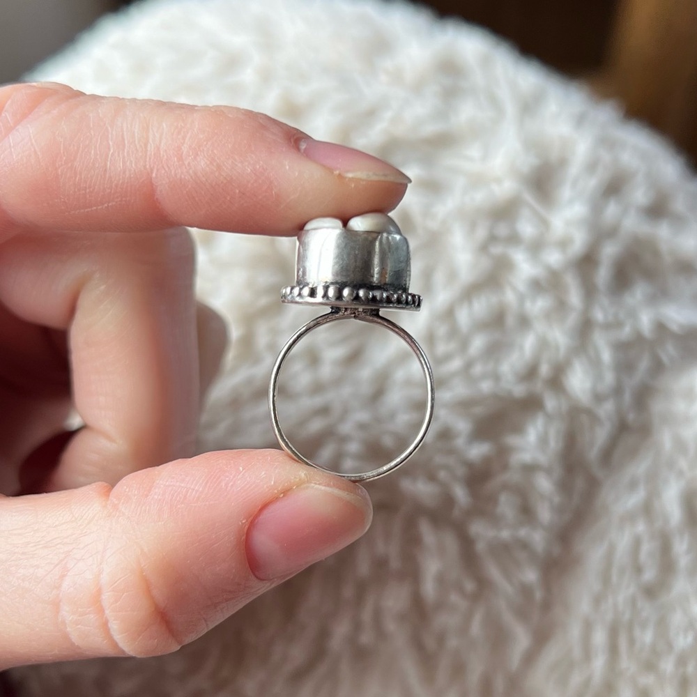 Silver Cowrie Shell Ring - Picture 7 of 8
